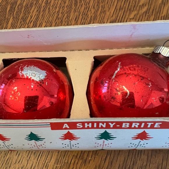 Shiny- Brite Red and Green Ornaments - Picture 3 of 6